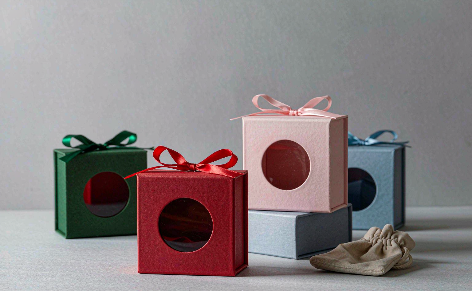 红粉绿盒，节日包装怎么换 | Red for New Year, Green for Spring: Rotating Packaging by Season